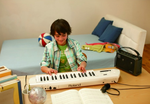 罗兰启蒙音乐教育以美妙的音符激活孩子们的灵