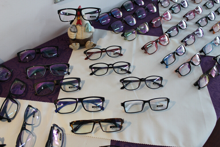佐罗眼镜 产品种类更多更受欢迎