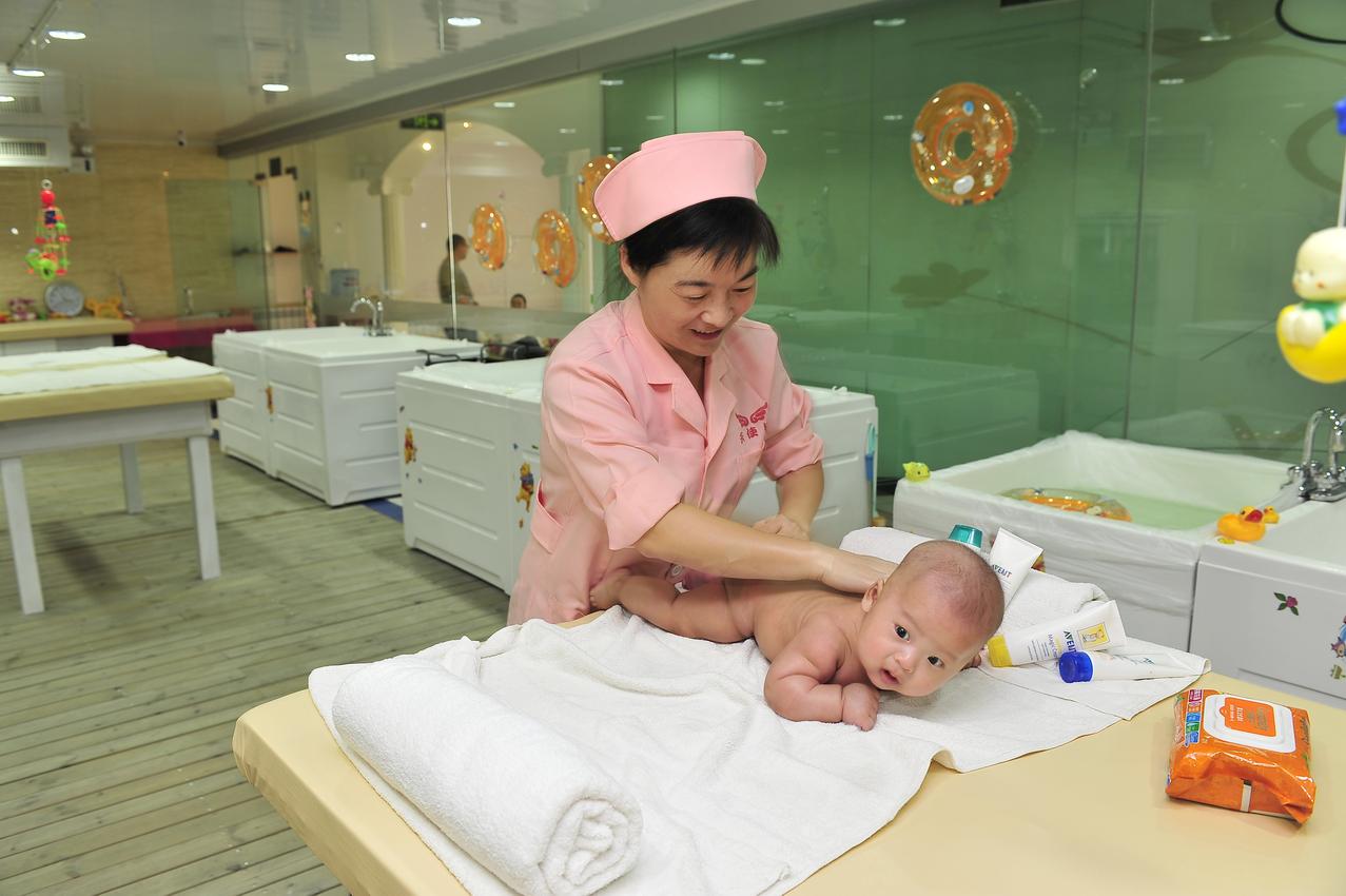 天使宝贝婴儿游泳馆加盟店面