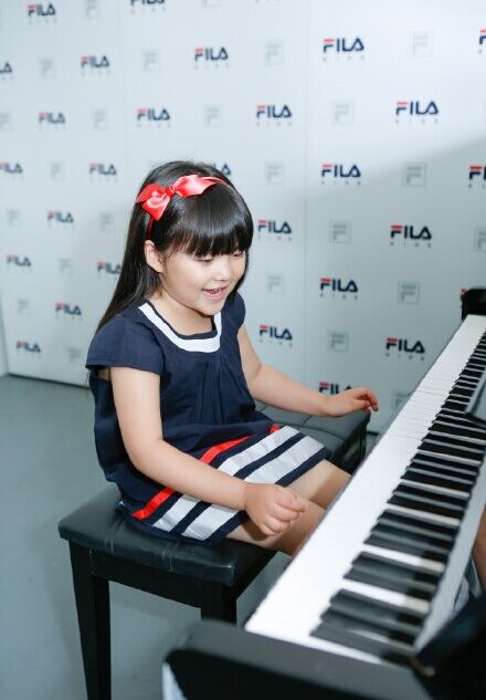这么多明星孩子在学钢琴,我们也一起来学吧!_