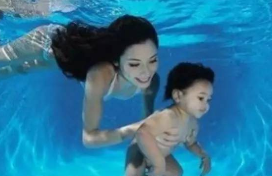 奥申婴幼儿游泳