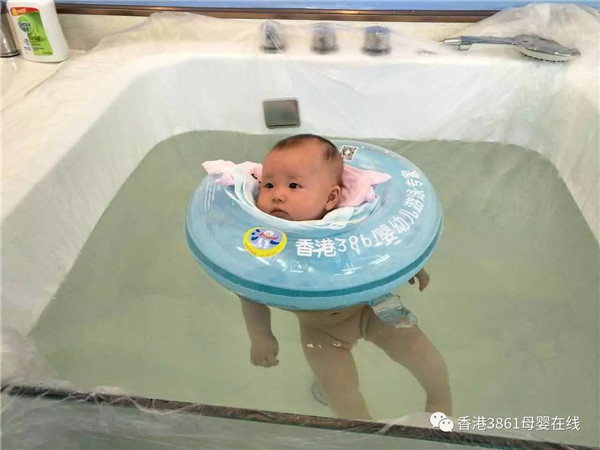 宝宝游泳的好处与弊端知多少?