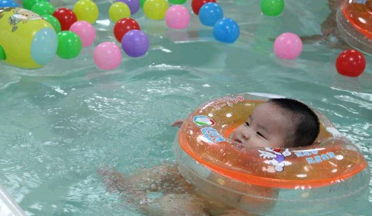 加油宝贝婴儿游泳馆加盟