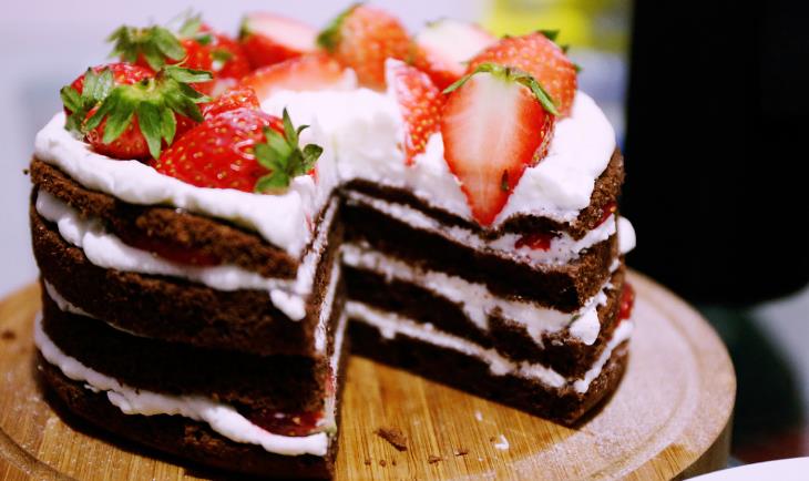 爱拉屋烘焙坊草莓蛋糕