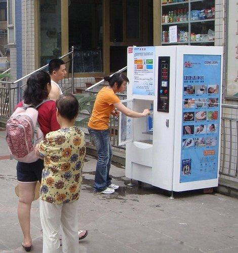 自动售水机为小区居民带来便利