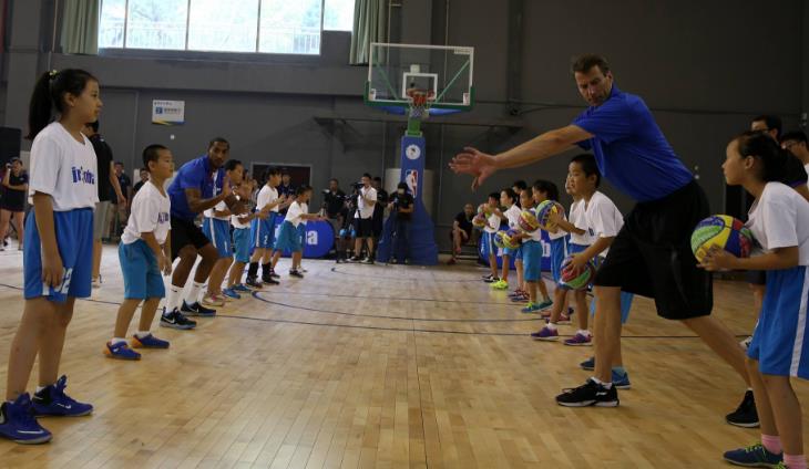 天磊体育儿童篮球训练