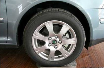 汽车轮胎保养认准专业汽修店