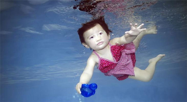 方格子儿童摄影水下