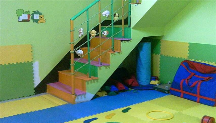 米奇高国际双语幼儿园楼梯