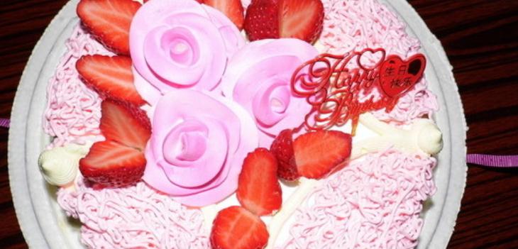 爱先锋草莓蛋糕