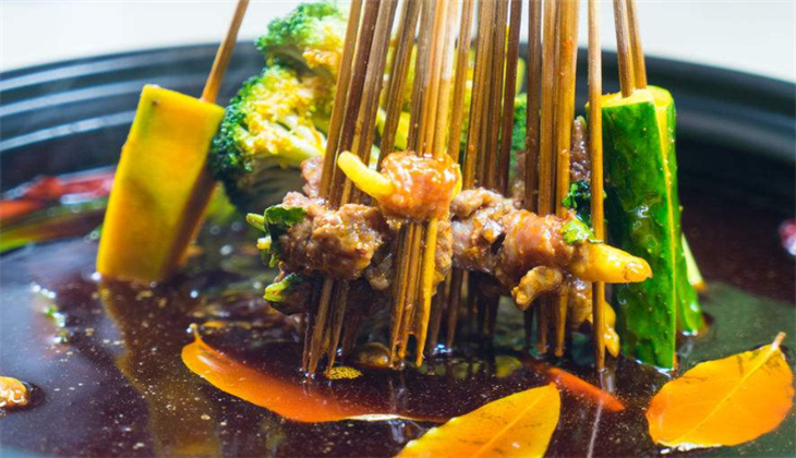龑串食代串串火锅红汤
