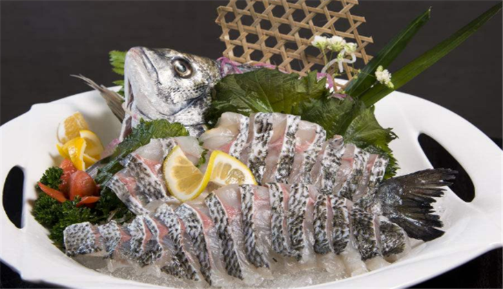 潮本色海鲜斑鱼火锅鲜鱼