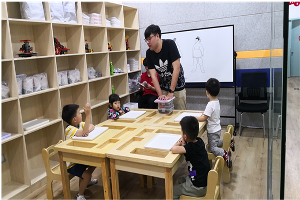 日本修曼机器人教育团队