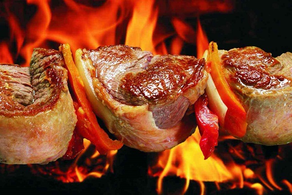圣保罗巴西烤肉是一家环境比较雅致的自助烧烤餐厅