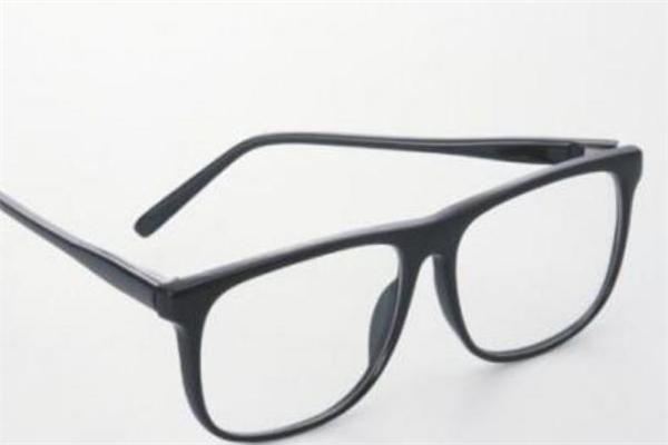 Jins晴姿眼镜保护视力