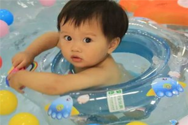 金智婴幼儿游泳