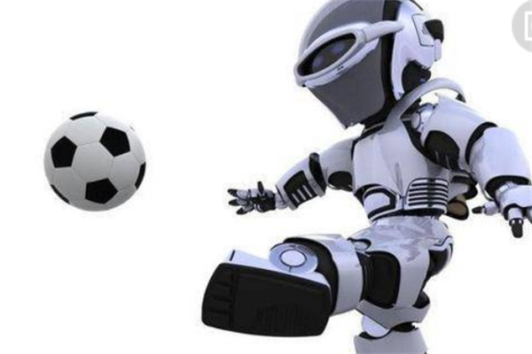 强平机器人踢足球