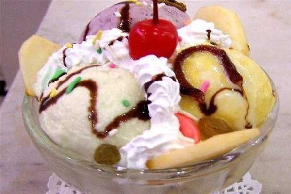 百淇冰淇淋水果