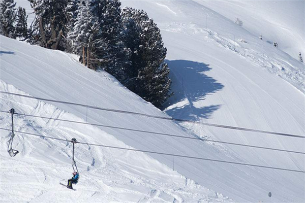 多乐美地滑雪场庞大