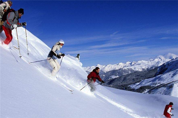 西岭雪山滑雪场滑雪