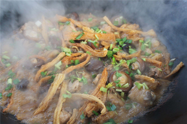 土灶柴火鸡美食