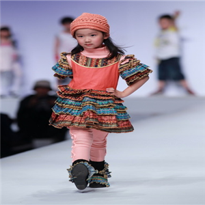  Fashion of children's clothing