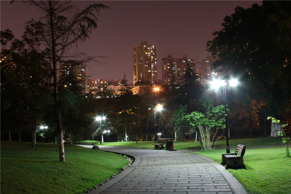 优居地产夜景