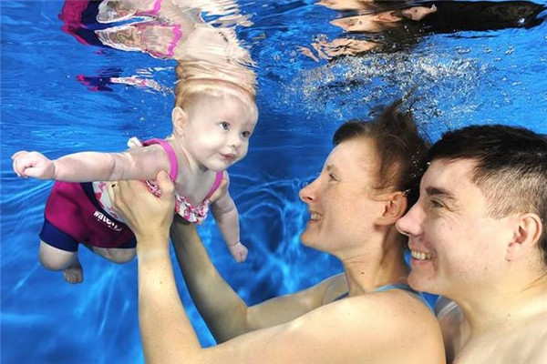 沃特宝贝亲子游泳宝贝与父母