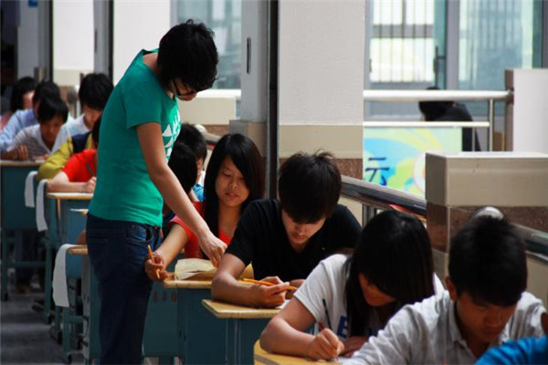 韩华教育学生高考