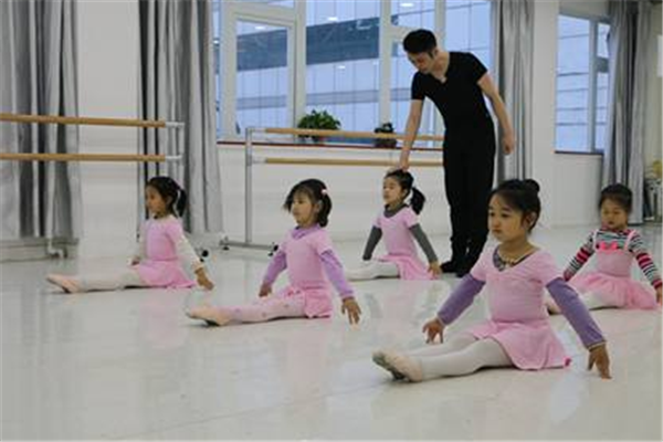 川附文化艺术培训舞蹈