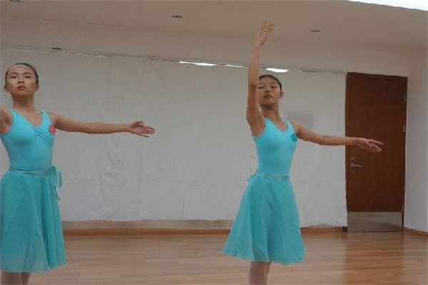 港艺芭蕾舞培训表演
