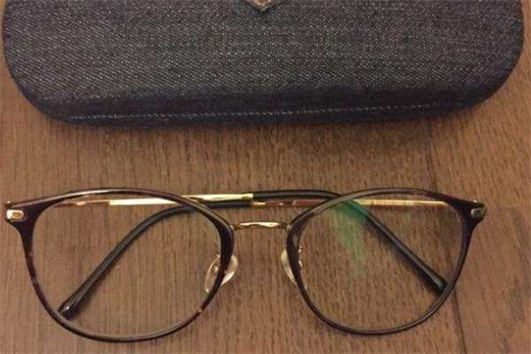 新视力眼镜专业