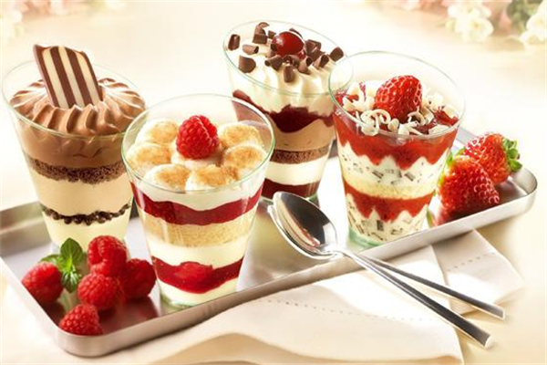 琶钡淇冰淇淋草莓