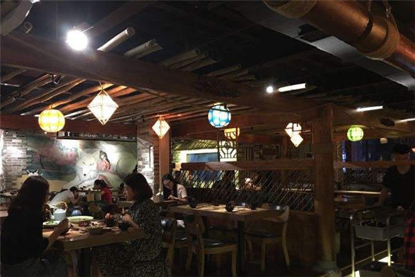 十里青丘小酒馆店内