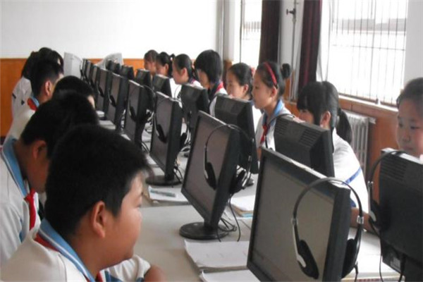 华人电脑培训学生