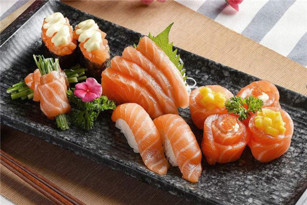 昆和日本料理三文鱼