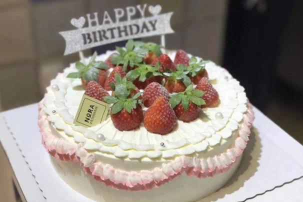 爱斯琳草莓蛋糕
