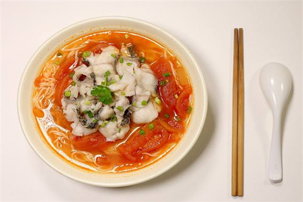 鱼米滋香酸菜鱼米线番茄