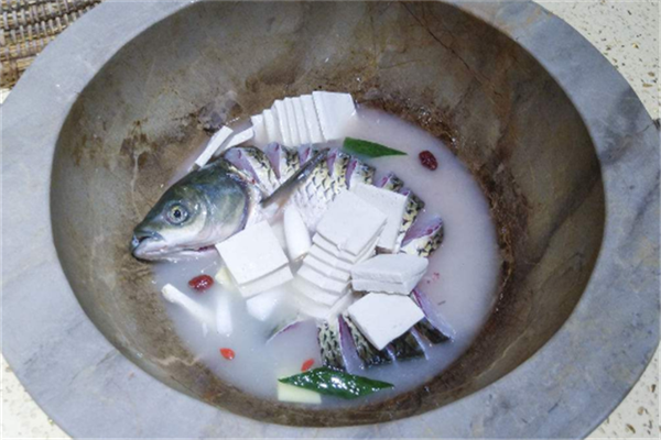 鱼上鲜蒸汽石锅鱼
