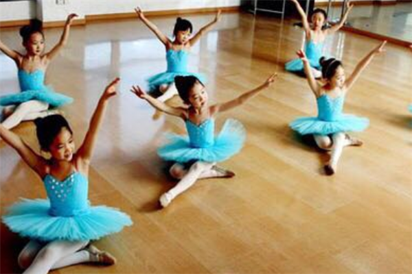 舞之梦艺术舞蹈学校拉丁舞