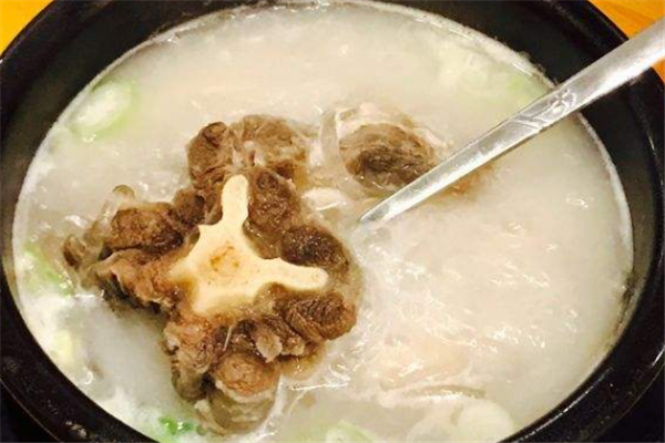 韩式牛骨汤美味