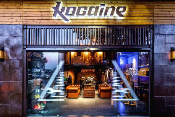 Kocaine改装车主题酒吧店面