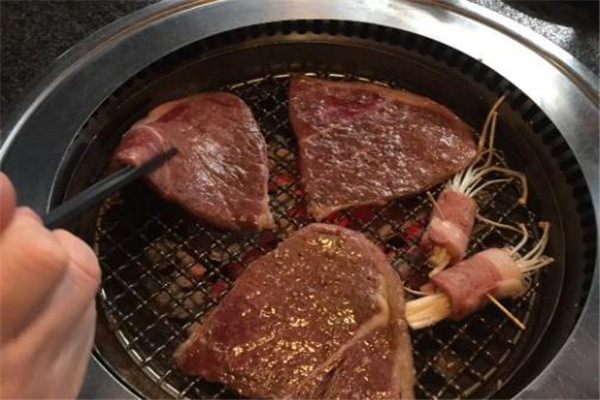 肉之万世日式烤肉特色