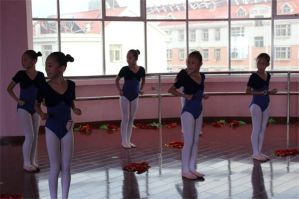 舞六七舞蹈培训中心加盟