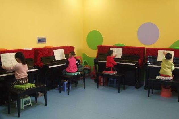 艺术培训钢琴教室
