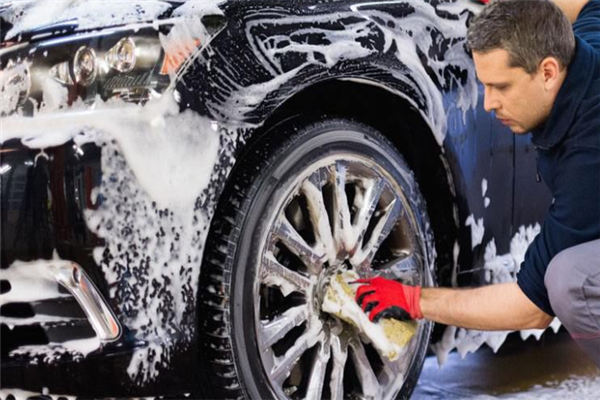 洗得洗车洗轮胎