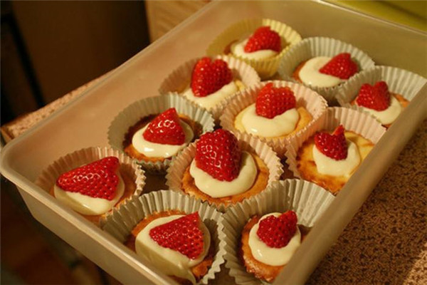 金麦穗草莓盒子蛋糕