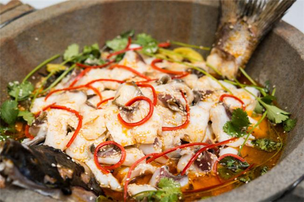 满口香焖鸭石锅鱼美味