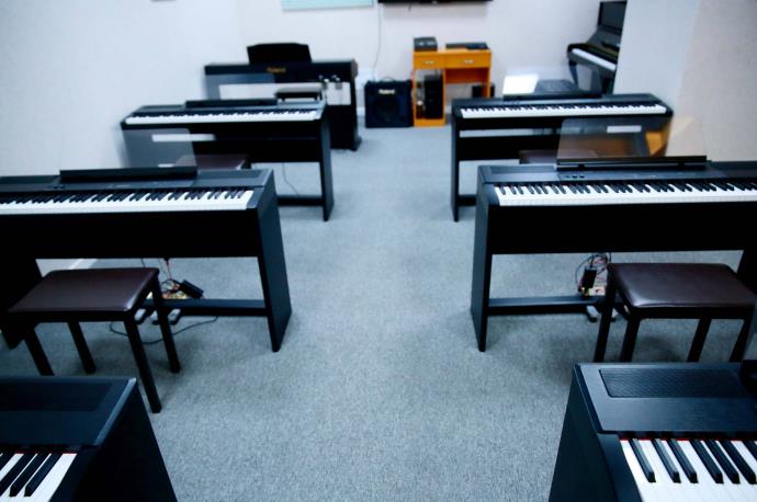 罗兰数字音乐教育钢琴教室