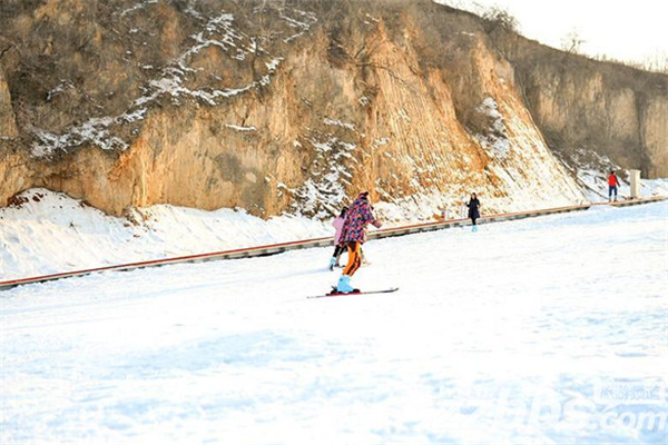 龙泉国际滑雪场